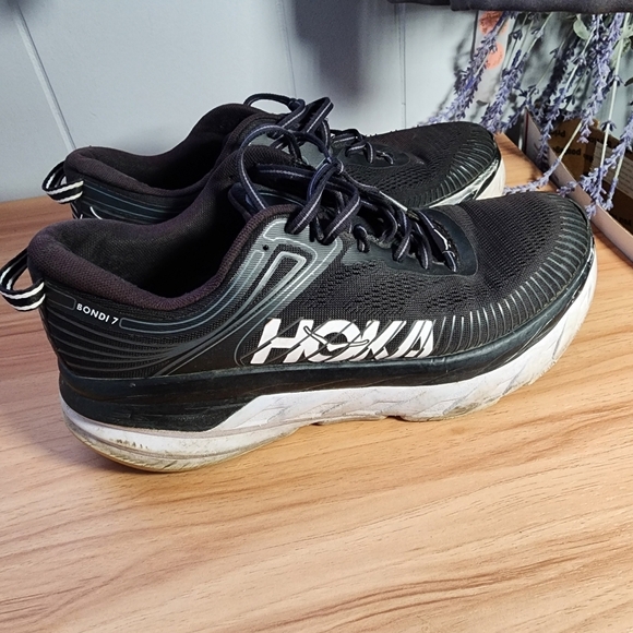 HOKA One One  Black and White Running Shoes Size 10 - Picture 4 of 9